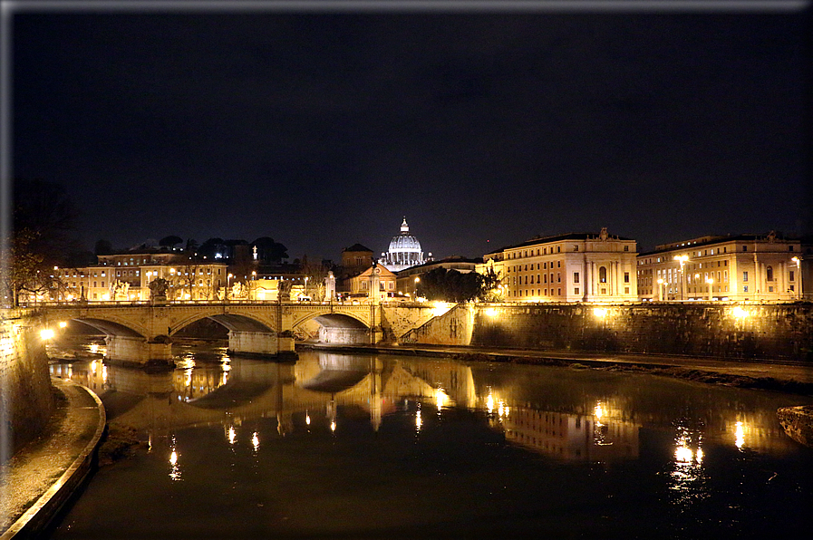 foto Roma di Notte